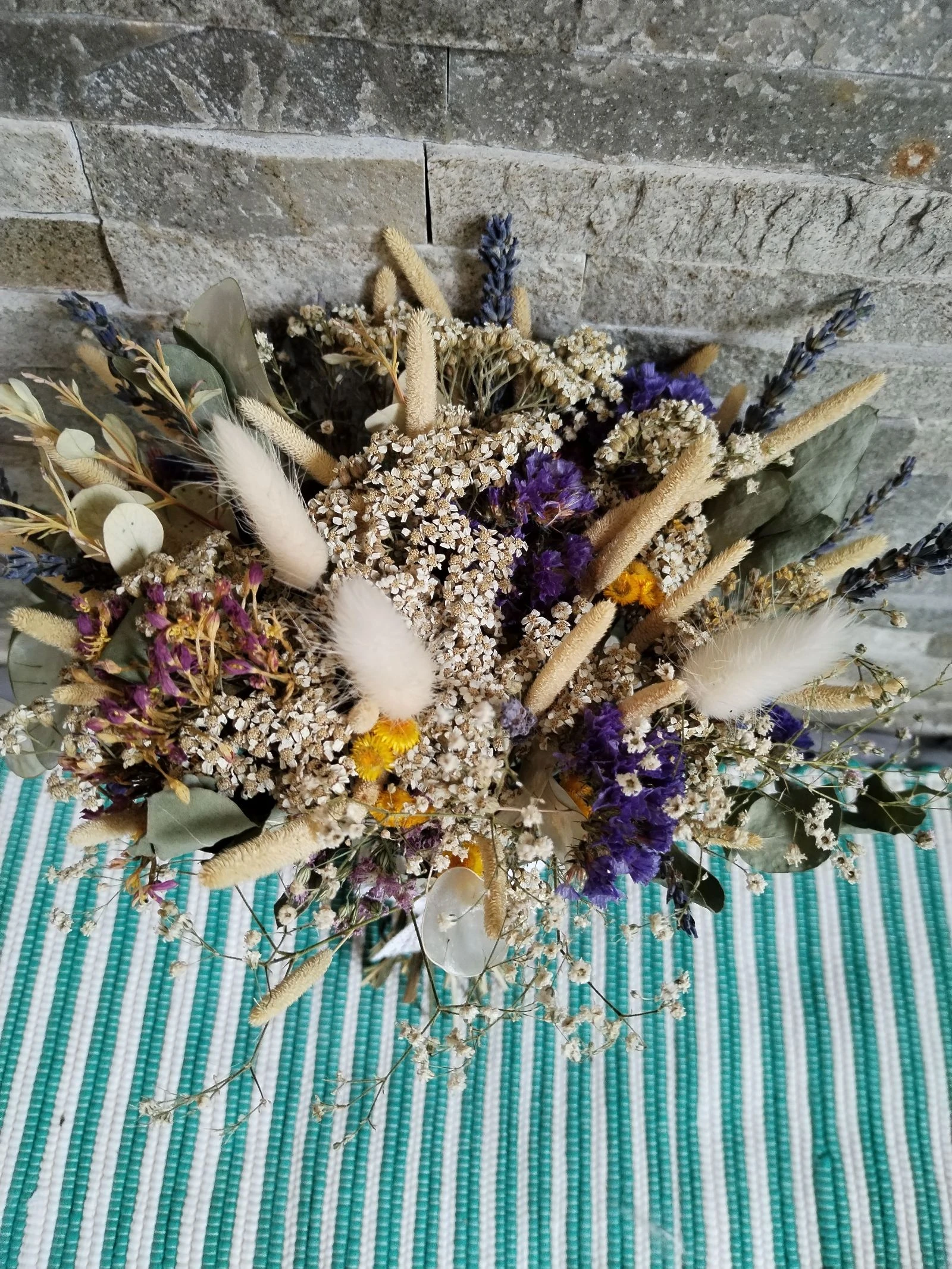 Bonito ramillete de flores secas rústicas de mi jardín natural. – photo 10